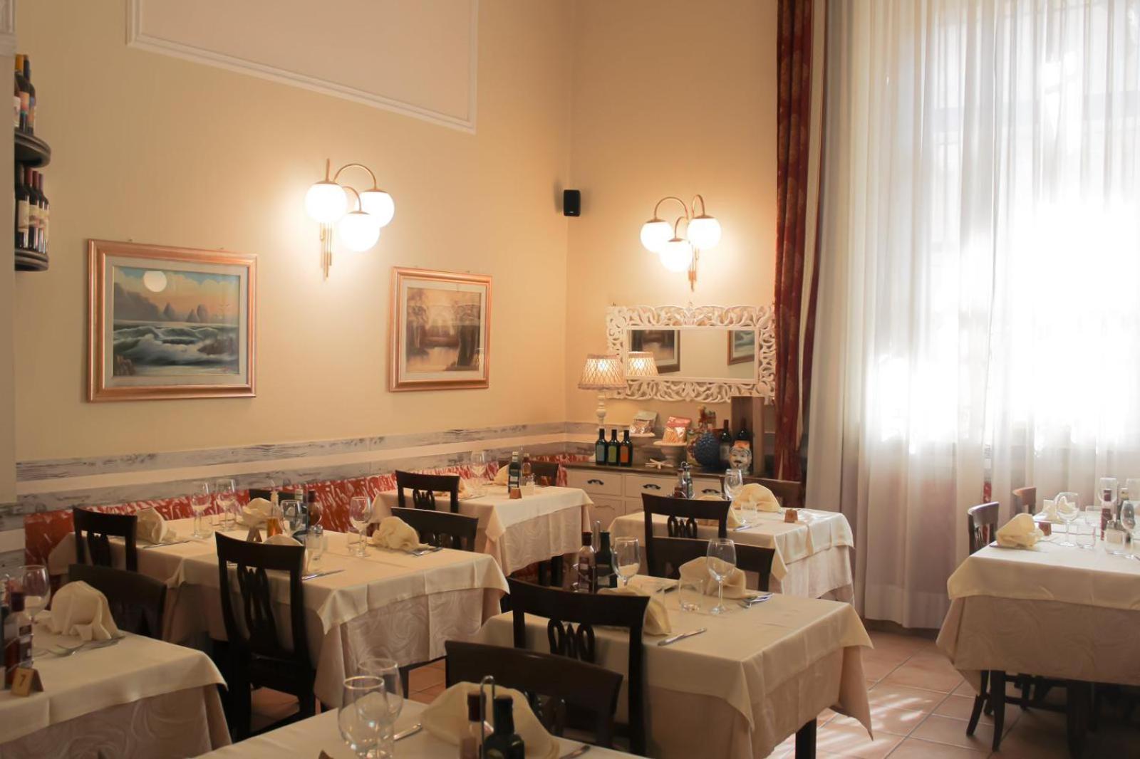 Hotel Sicilia Милано Екстериор снимка