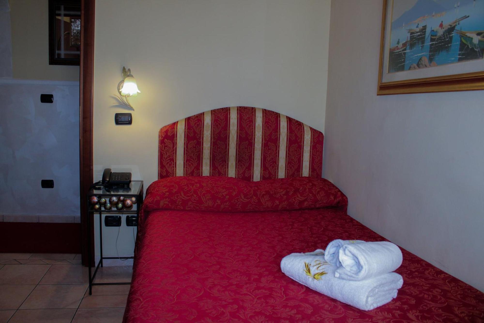 Hotel Sicilia Милано Екстериор снимка