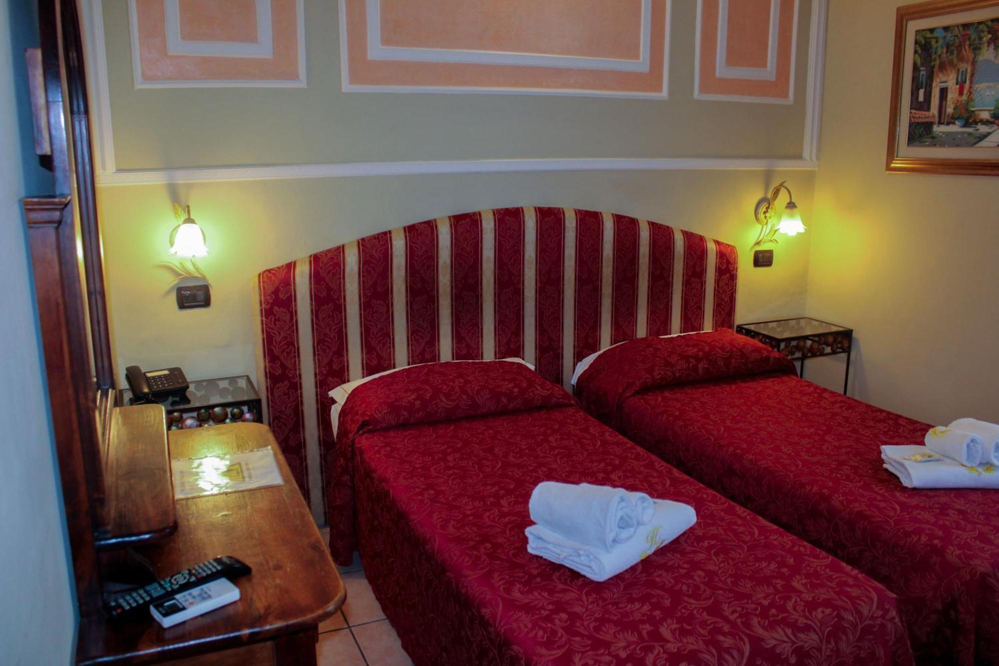 Hotel Sicilia Милано Екстериор снимка