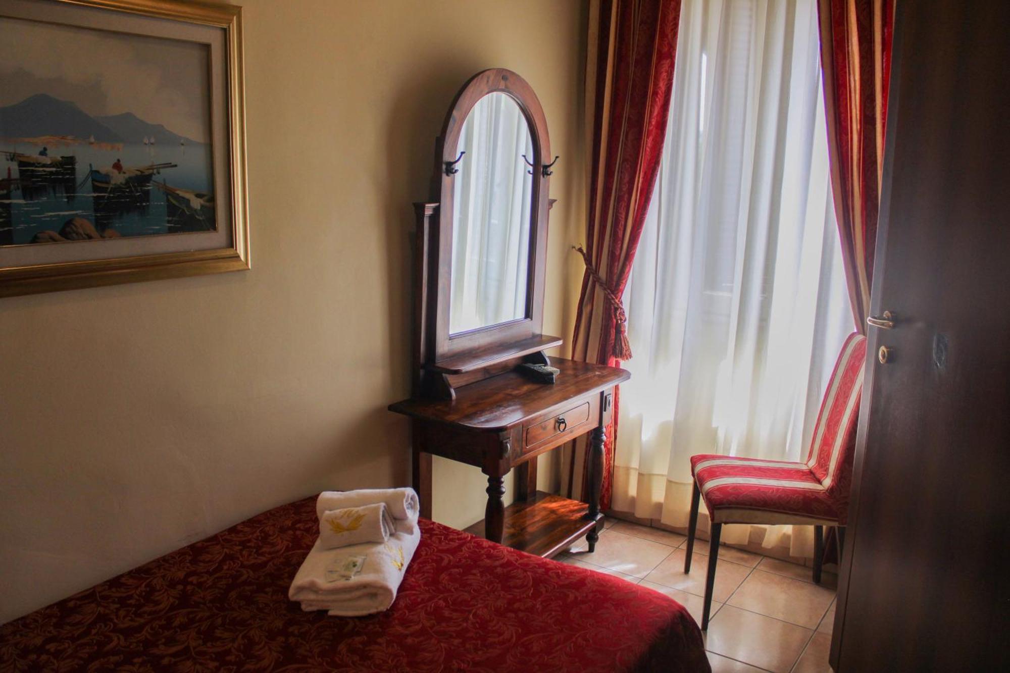 Hotel Sicilia Милано Екстериор снимка