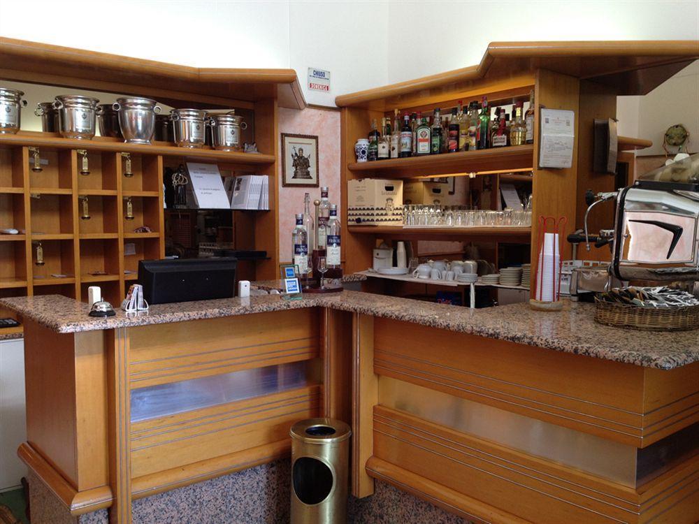 Hotel Sicilia Милано Екстериор снимка