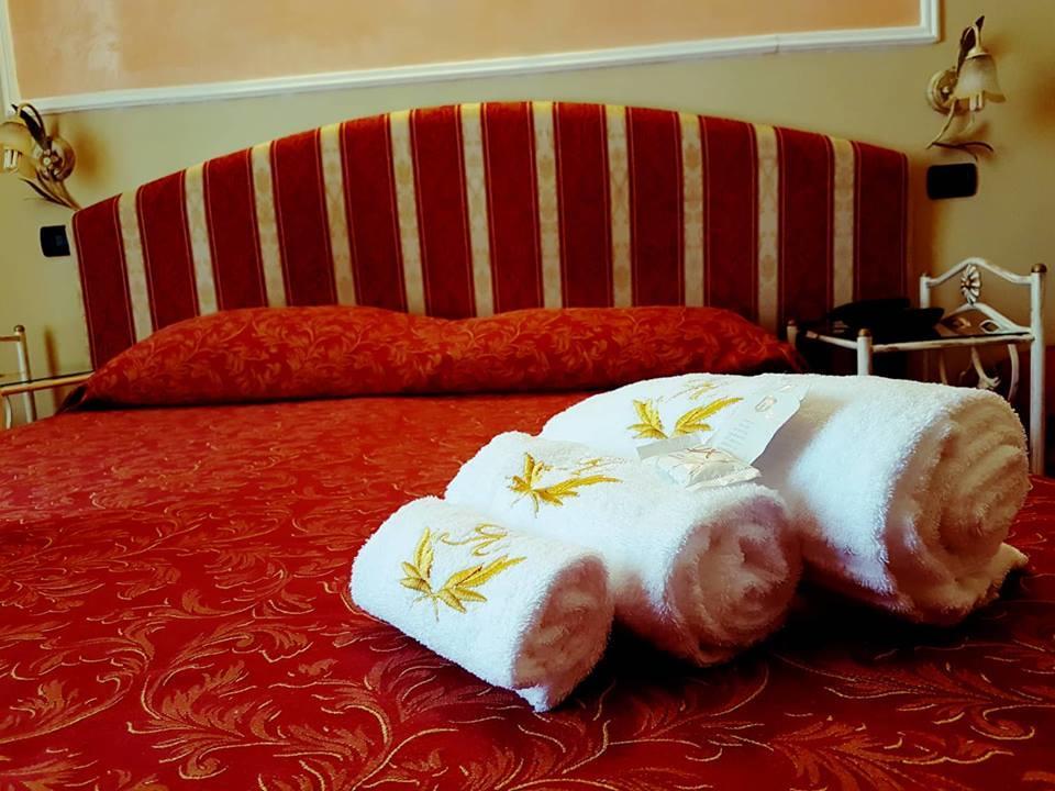 Hotel Sicilia Милано Екстериор снимка