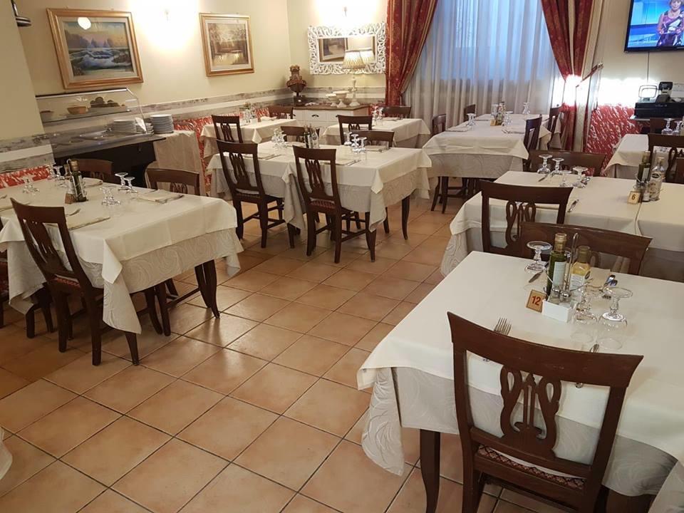 Hotel Sicilia Милано Екстериор снимка